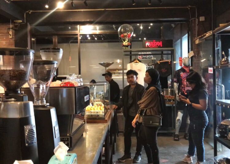 Kedai Kopi Bentuk Identitas Sosialmu